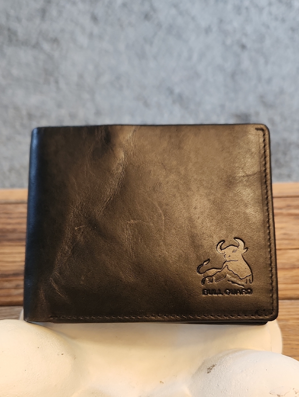 Men's Leather BULLGUARD RFID Blocking Bifold Wallet - Black Classic Style
